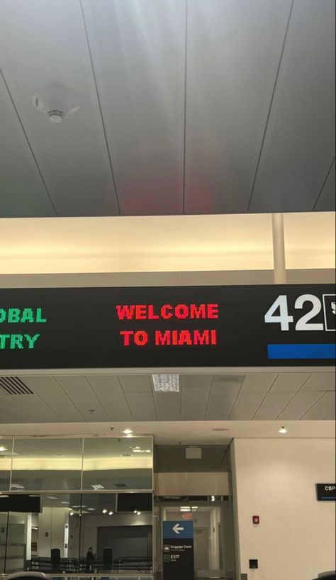 Miami Airport Aesthetic, Miami Birthday, Jamaican Vacation, Miami Airport, Miami Vacation, Miami International Airport, Airport Pictures, Airport Aesthetic, Dream College