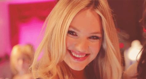 7525afc952ad948f657a0d4beaeade44.gif (500×270) Candice Swanepoel Gif, Blonde Gif, Alec Lightwood, Falling From The Sky, Jennifer Love Hewitt, Jennifer Love, Candice Swanepoel, Victoria Secret Angels, Adriana Lima