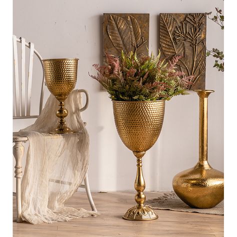 Vase For Living Room, Tall Flower Vase, Popular Living Room, Vase Antique, Big Table, Gold Wedding Decorations, Tall Flowers, Jar Vase, Gold Table