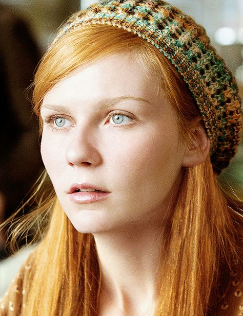 Kirsten Dunst - Spider-Man 2 - Still (2004) Kirsten Dunst Spiderman, Kirsten Dunst Movies, Mary Jane Spiderman, Spiderman 2002, Female Actors, Jane Watson, Mary Jane Watson, Lights Camera Action, Spider Man 2