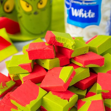 Grinch Fudge Easy, Fudge With Icing Recipe, Grinch Fudge Recipe, Fudge With Frosting, Boudin Dip, Grinch Fudge, Frosting Fudge, Freezer Fudge, Holiday Fudge