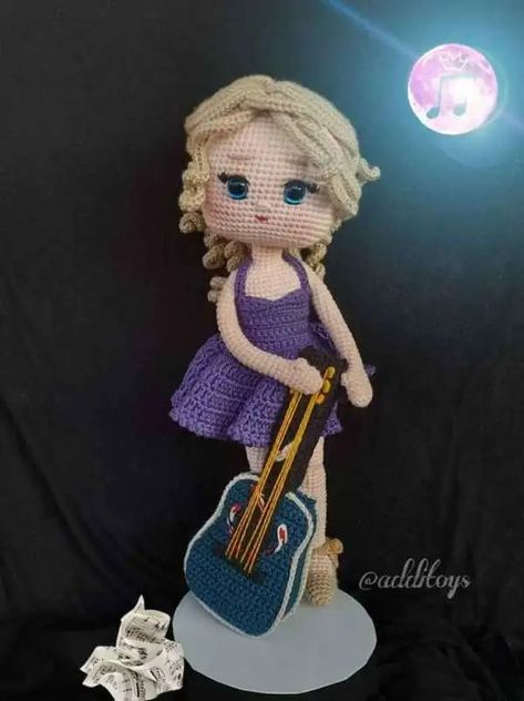 Get Ready to Craft Your Very Own Mini Taylor Swift – Crochet Crochet Taylor Swift Doll, Taylor Swift Crochet Ideas, Taylor Swift Crochet Pattern, Crochet Taylor Swift, Taylor Swift Crochet, Doll Patterns Free, Cute Amigurumi, Candles Diy, Rainy Day Crafts