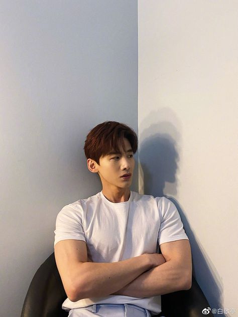 Trending Weibo on Twitter: "#Trending! C-netz react to #BaiJingting's chiseled physique: "Bai Jingting, stop lifting weights and lift me instead." 💪😂 #白敬亭… https://t.co/sCrhOghLO1" Bai Jing Ting, Best Theme For Android, Bai Jingting, You Are My Hero, Cha Eun Woo, Asian Boys, My Hero, Beijing, Movies Showing