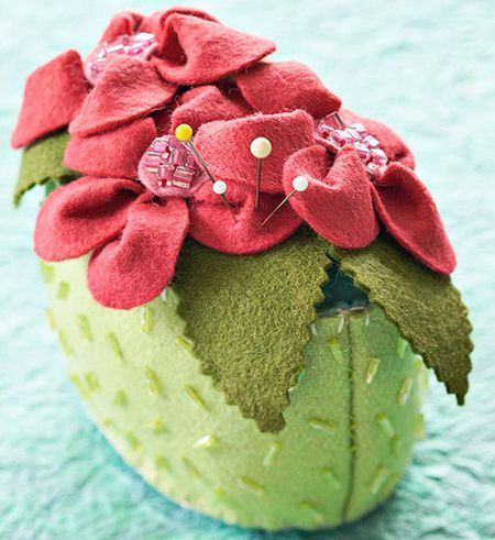 Better Homes and Gardens Primrose Pincushion Flower Pincushion, Make Your Own Pins, Diy Pincushion, Pincushion Tutorial, Felt Pincushions, American Patchwork And Quilting, Pin Cushions Patterns, Sewing Pillows, Wool Projects