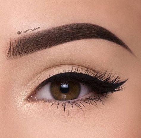 ✧ pinterest: bellaxlovee ✧ Perfect Eyebrows Tutorial, Easy Eyebrow Tutorial, Eyebrow Tutorial For Beginners, Instagram Eyebrows, Eyeshadow Tutorial For Beginners, Beautiful Eyebrows, Eyeliner Tattoo, Perfect Eyeliner, Threading Eyebrows