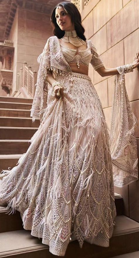 Desi Reception Outfit, Bride Sangeet Outfit, Reception Dress Bride Indian Saree, Lengha Reception, Dresses For Wedding Reception, Indian Reception Outfit, Women Lehenga, Latest Bridal Lehenga Designs, Engagement Lehenga