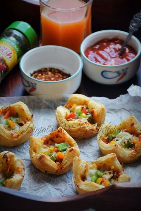 Puff Pastry Bites Veg Starter Recipes, Mini Food Appetizers, Puff Pastry Bites, Gastronomic Food, Quick Meals For Kids, Pastry Bites, Fried Snacks, Easy Starters, Appetizers For Kids