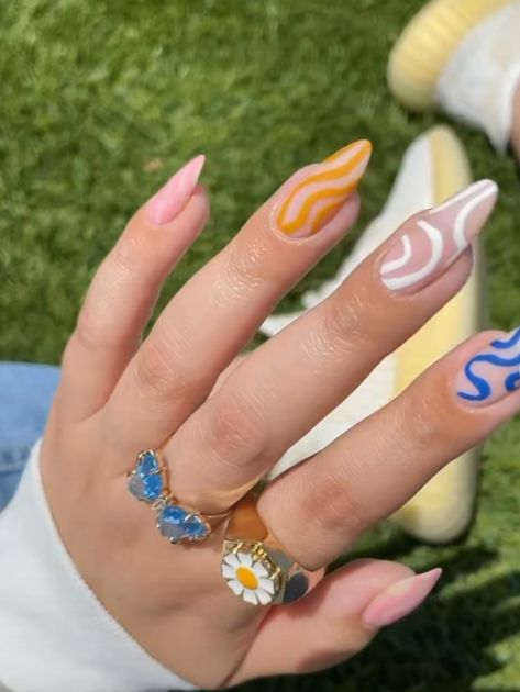 Tiktok Nails, Neutral Nail Art Designs, Neutral Nail Art, Manicure Inspiration, Aesthetic Nails, Grad Photos, Neutral Nails, Classy Nails, Stylish Nails