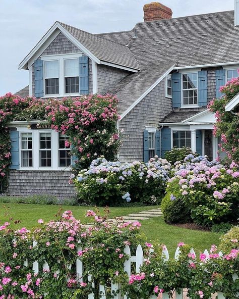 All Posts • Instagram Nantucket Coastal Interior Design, Nantucket Homes Exterior, Nantucket House Exterior, Maine Cottage Interiors, Nantucket Homes, Girly House, Nantucket House, Nantucket Summer, Life Mood Board