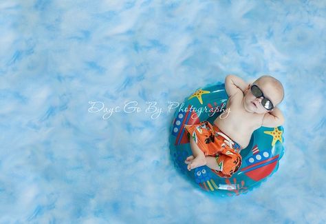 Zach look-alike ! Summer Baby Pictures, Summer Baby Photos, Swimming Pool Photography, Newborn Ideas, Foto Newborn, Pool Photography, Newborn Pics, Foto Baby, Boy Photography Poses