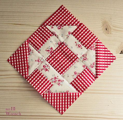 Churn Dash Quilt, Farmers Wife Quilt, Quilt Square Patterns, Patchwork Quilt Patterns, Quilt Block Tutorial, Patchwork Quilting, Quilting For Beginners, Square Patterns, Patch Quilt