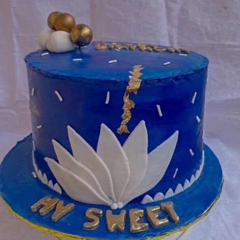 Blue and white fondant design Blue Fondant Cake, White Fondant Cake, Cake For Him, Royal Blue Colour, White Fondant, Fondant Cake Designs, Cake Fondant, Fondant Icing, Cake Designs Birthday