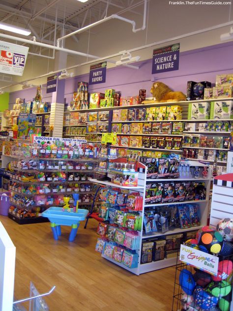 Toys Shop Design, Toy Store Design, Baby Store Display, Learning Express, Toy Stores, Diy Toy Storage, Retail Store Interior Design, Store Interior Design, Store Window Displays