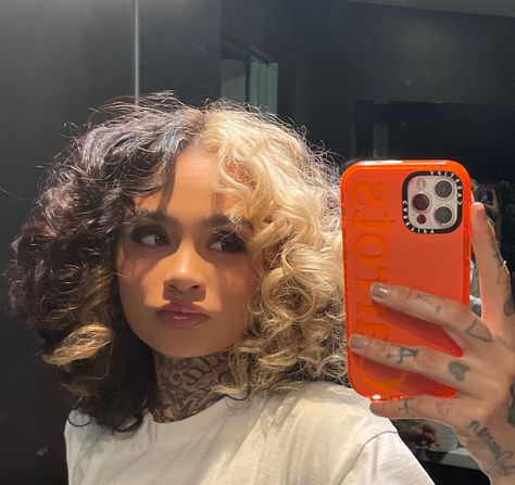 Kehlani on Twitter: "unlocked 🕰⏲⌛️… " Half Black Half Blonde Hair Curly, Half Split Dyed Hair, Cruella Hair Color, Half Blonde Half Black Hair Curly, Bleach Blonde Curly Hair, Blonde Patch Curly Hair, Money Piece Curly Hair, Cruella Hair, Feminine Characters