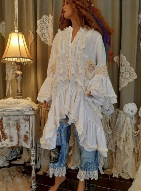 Vintage Lace Top, Magnolia Pearl Clothing, Boho Chic Accessories, Shabby Chic Clothes, Boho Beautiful, Diy Clothes Life Hacks, Romantic Outfit, White Tunic, Boho Chic Outfits