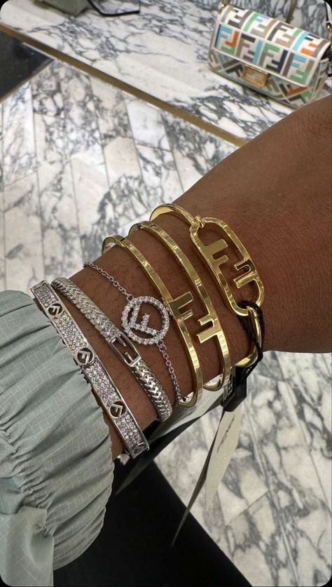 Gold Wrist Chain For Women, Fendi Jewelry Bracelets, Fendi Bracelet Gold, Fendi Accessories Jewelry, Fendi Bangle, Fendi Outfits Women, Fendi Aesthetic, Hands Accessories, Fendi Jewelry