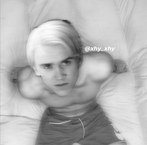 Draco Malfoy No Shirt, Draco Malfoy Shirtless Pics, Draco Malfoy Modern, Hot Draco, Drako Malfoy, Draco Malfoy Hot, Draco Malfoy Imagines, Draco Malfoy Fanart, Slytherin Boys