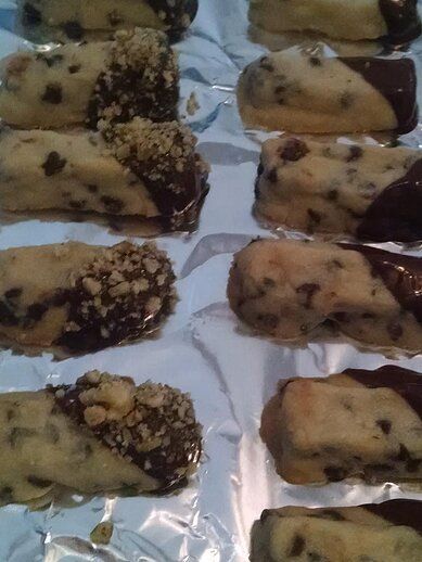 Chocolate Chip Shortbread, Chocolate Chip Shortbread Cookies, Log Cake, Walnut Cookies, Food Log, Allrecipes Recipes, Shortbread Cookie, Easy Dinner Ideas, Baking Tins