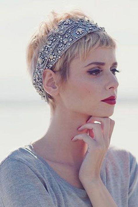 Schnelle Frisuren: So spart ihr Zeit vor dem Spiegel Mirror Body, Gatsby Hair, Super Short Haircuts, Girls Short Haircuts, Front Hair, Short Hair Pixie Cuts, Super Short Hair, Hair Styles 2014, Fast Hairstyles