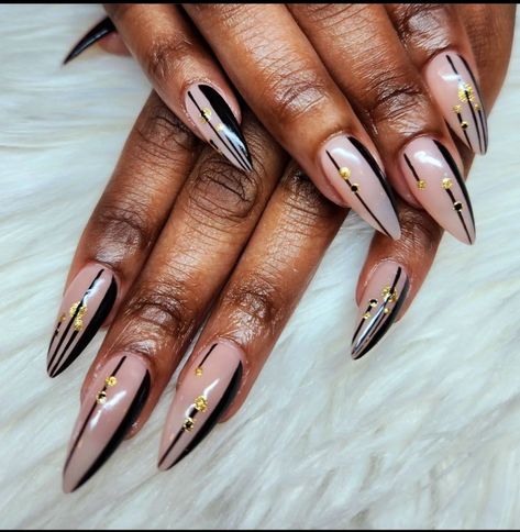 Classy Nail Art, Geometric Nail Art, Stylish Nails Designs, Edgy Nails, Modern Nails, Geometric Nail, Work Nails, Almond Nails Designs, Colorful Nail Designs