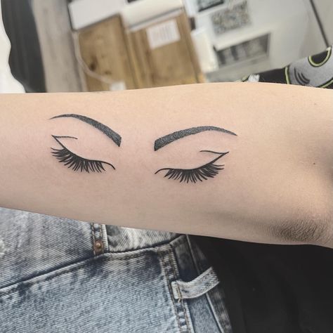 Eyes shut Eyelash Tattoo Ideas, Eye Lash Tattoo, Girly Tattoos, Deathly Hallows Tattoo, Beautiful Tattoos, Tattoos And Piercings, I Tattoo, Triangle Tattoo, Tattoo Ideas