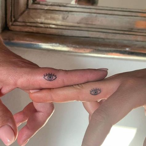 Minimalist Eye Tattoo, Matching Tattoos Love, Minimalist Matching Tattoos, Tattoo For Best Friends, Matching Tattoos Best Friends, Friends Matching Tattoos, Evil Eye Tattoo Ideas, Anatomy Eyes, Tattoos Best Friends