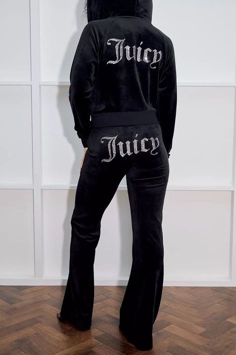 Juicy Couture Track Suit Aesthetic, Black Track Pants Outfit, Black Juicy Couture Tracksuit, Track Suit Outfit, Juicy Track Suit, Vish Kk, Juicy Couture Track Suit, Juicy Couture Clothes, Juicy Tracksuit