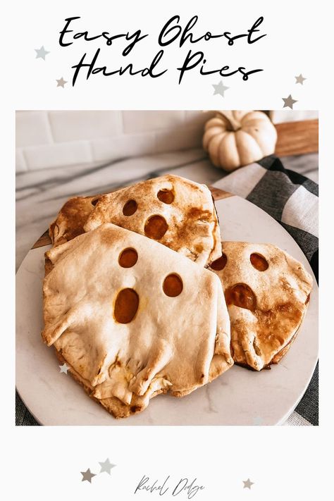 Hand Pie Halloween, Pie Crust Hand Pies, Ghost Pies, Hand Pies Recipes, Autumn Bakes, Halloween Pie, Pumpkin Hand Pies, Crust Designs, Fruit Pie Recipe