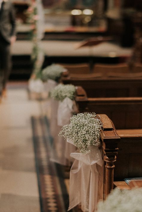 Church Pew Wedding Decorations, Church Pew Flowers, Wedding Diy Decor, Church Wedding Decorations Aisle, Simple Church Wedding, Wedding Pew Decorations, Ceremony Decorations Church, Small Church Weddings, Church Aisle Decorations