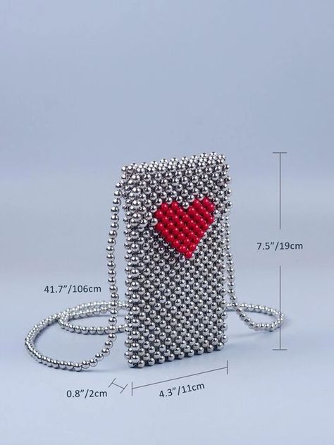 Mini Heart Pattern Beaded Crossbody Bag #BeadingPatterns #SeedBeadPattern #SeedBeadPatternsAnimals #SeedBeadPatternsFlower Heart Bead Bag Pattern, Mini Beaded Bags, Beaded Mobile, Pochette Portable, Beaded Crossbody Bag, Hand Beaded Bag, Sac Diy, Bead Weaving Tutorials, Customised Gifts