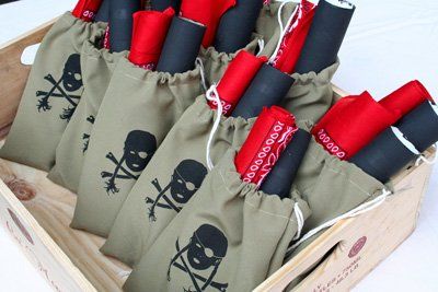 Pirate birthday goody bag ideas for kids by Honeyflake Pirate Kids Party, Princess Birthday Party Food, Goody Bag Ideas, Pirate Party Favors, Pirate Themed Birthday, Birthday Goodie Bags, Pirate Theme Party, Pirate Kids, Party Goodies