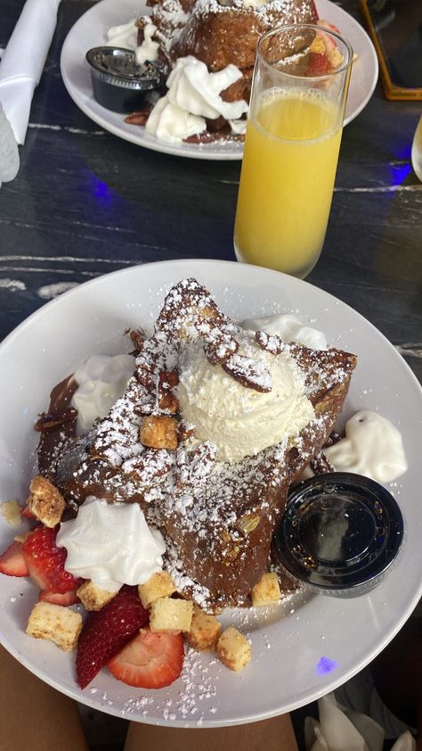 📍 Miami Beach, FL Miami Breakfast, Breakfast In Miami, Breakfast Miami, Miami Food, Dinner Places, Morning Breakfast, Food Goals, Pretty Food, Food Cravings