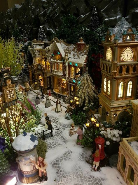 Miniature Christmas Village, Christmas Tree Village Display, Christmas Village Scene, Diy Christmas Village Displays, Home Alone 2, Christmas Tree Village, Lemax Village, Lemax Christmas Village, Christmas Village Sets