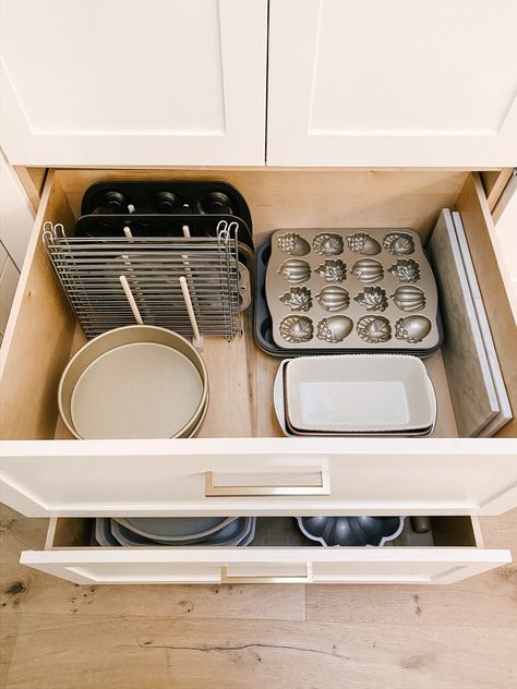 How To Organize Kitchen Drawers - Modern Glam - Interiors Kitchen Renovation Diy Ideas, Deep Drawer Organization, Color Tiles, House Organisation, Diy Kitchen Renovation, Kitchen Organization Diy, Kitchen Organisation, Kitchen Drawer Organization, Kitchen Hacks Organization