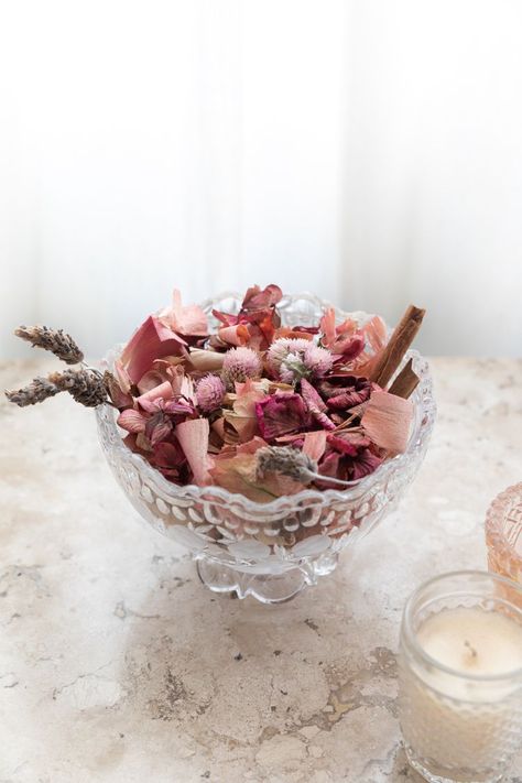 Potpourri Aesthetic, Popourie Decor, Dried Flower Potpourri, Potpourri Display, Rose Potpourri, How To Make Potpourri, Potpourri Decoration, Dried Potpourri, Japanese Inspired Home