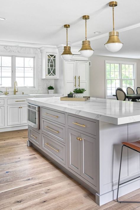 Veining Miter Thick Edge Counter Grey Island Cabinet Medium Tone Flooring Mitered Edge Countertop, Kitchen Marble Top, Eclectic Kitchen Design, Marble Kitchen Island, Kitchen Island Tops, Light Grey Kitchens, Transitional Kitchen Design, Grey Kitchen Island, Kitchen New York