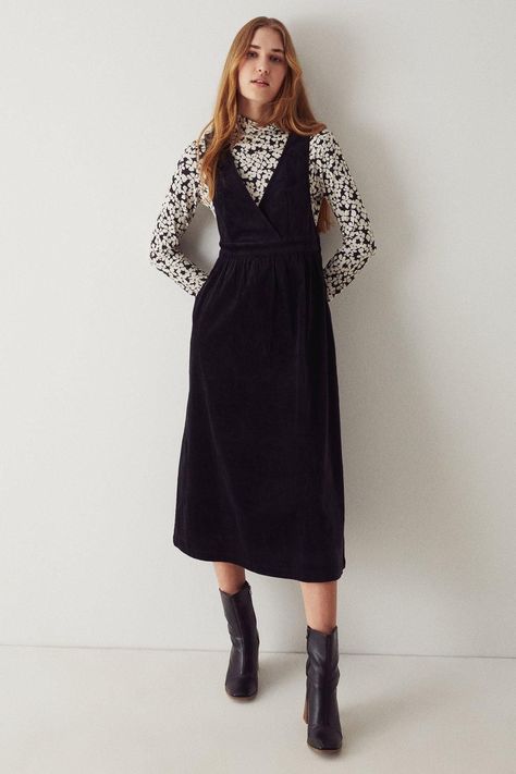 28e209b61a52482a0ae1cb9f5959c792desc54425442ri Denim Dress With Turtle Neck, Style Black Dress Casual, Japan Outfits Fall, Layering With Dresses, Black Midi Dress Outfit Winter, Black Pinafore Dress Outfit, Winter Midi Dress Outfit, Courdory Dress Outfit, Courdory Dress