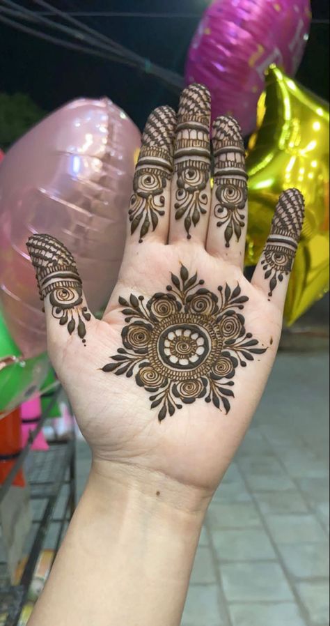 Mehadi Degine Simple Easy, Mehendi Circle, Mehdi Degine Simple, Mehdi Degine, Right Hand Mehndi Design, Easy Mehendi, Beautiful Simple Mehndi Design, Mehandhi Designs, Mehedi Design