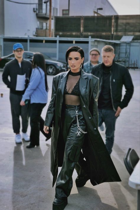 Follow my board ‘Demi Lovato Outfits’ @peachylaurent Demi Lovato Style Outfits, 2023 Highlights, Demi Lovato Style, Luanna Perez, Zendaya Style, Rocker Girl, Cute Casual Dresses, Outfit Mujer, Instagram Highlights