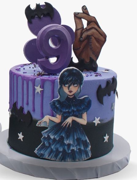 Tort Wednesday, Wednesday Addams Birthday Cake, Wednesday Addams Cake, Addams Family Theme Party, Wednesday Cake, Wednesday Birthday, Addams Family Theme, Indian Dresses For Kids, Princess Cake