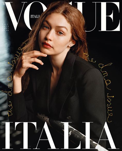 #gigihadid #fashion #photography #vogue #vogueitalia #covergirl #fashionphotography Alasdair Mclellan, Mode Editorials, Vogue Magazine Covers, Gigi Hadid Style, Karen Elson, Magazine Vogue, Lauren Hutton, Mode Chanel, Fashion Magazine Cover