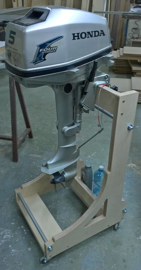 stand for storage and maintenance of the outboard motor Boat Motor Stand, Functional Garage, Outboard Motor Stand, Outboard Motors For Sale, Boat Restoration, Kayak Storage, Boat Storage, Mercury Outboard, Diy Boat