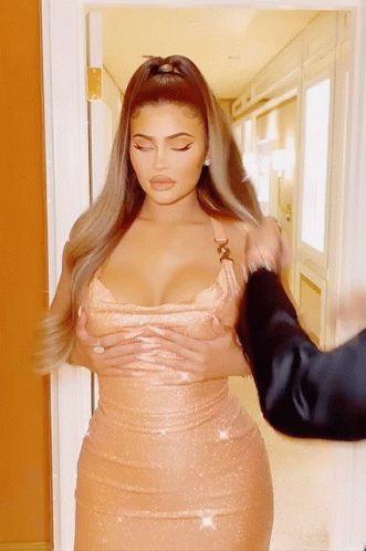 Kylie Jenner GIF - Kylie Jenner Kyliejenner - Discover & Share GIFs Kylie Jenner Gif, Ladies Video, Kylie Jenner Photos, Kylie J, Business Woman Successful, Jenner Sisters, Kylie Jenner Outfits, Jenner Outfits, Hottest Celebrities