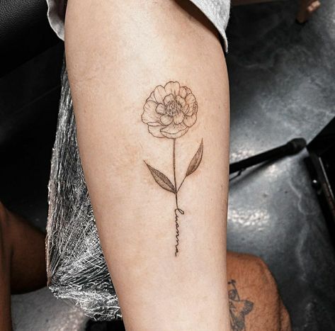 Flower Tattoo With Date In Stem, Flower Tattoo Word Stem, Poppy Name Tattoo, Flowers With Words Tattoo Stems, Flower Tattoo Name Stem, Flower Stem Name Tattoo, Poppy Tattoo With Name, Flower With Word Stem Tattoo, Flower Tattoo With Words As Stem