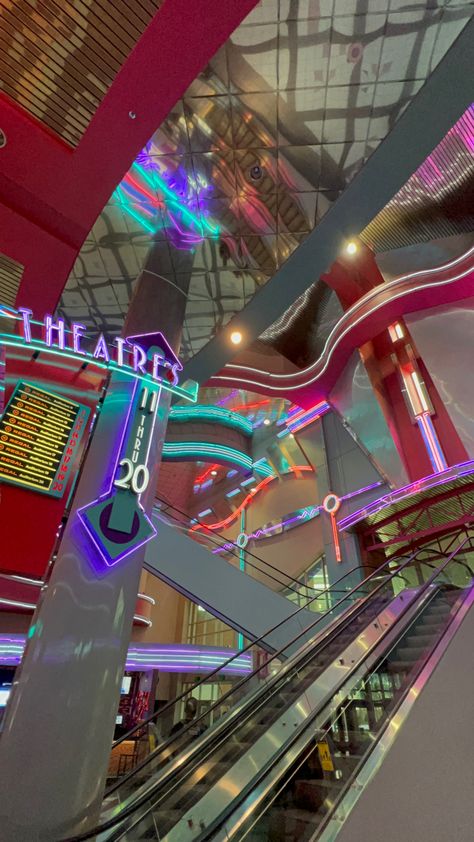 80s Interior Design, Abandoned Malls, Dead Malls, 80s Interior, Dreamcore Weirdcore, 80s Aesthetic, Vaporwave Aesthetic, Neon Aesthetic, Retro Waves