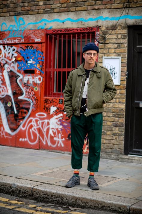 The best street style from London Fashion Week Women's SS19 | British GQ Stylish People, Best Leather Jackets, Mens Fashion Rugged, Mens Fashion Inspiration, Best Mens Fashion, The Best Street Style, Best Street Style, Men Street, Green Pants