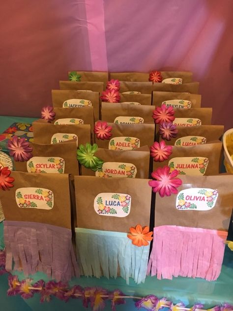 Hawaiian Luau Party Favor Bags Hawaii Birthday Party Favors, Luau Birthday Party Favors, Luau Party Bags, Hawaii Party Favors, Hawaiin Party Ideas Food, Luau Kids Party Ideas, Hawaiian Goodie Bags Ideas, Hawaiian Gift Bag Ideas, Luau Work Party Ideas