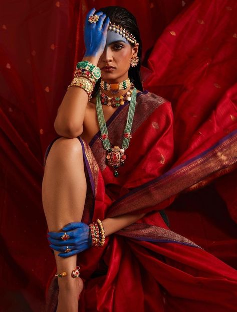 High Fashion Saree Photoshoot, Indian Fashion Editorial, Saree Concept Shoot, Creative Saree Photography, Saree Fashion Photography, Saree Editorial Shoot, Indian Female Aesthetic, Draupadi Aesthetic, Vintage Indian Photoshoot