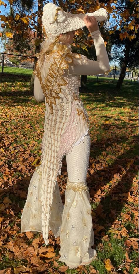 Swamp Queen Costume, Swamp Costume Ideas, Alligator Costume Women, Obscure Costumes, Crocodile Costume Women, Chameleon Outfit, Swamp Costume, Reptile Costume, Artistic Costumes