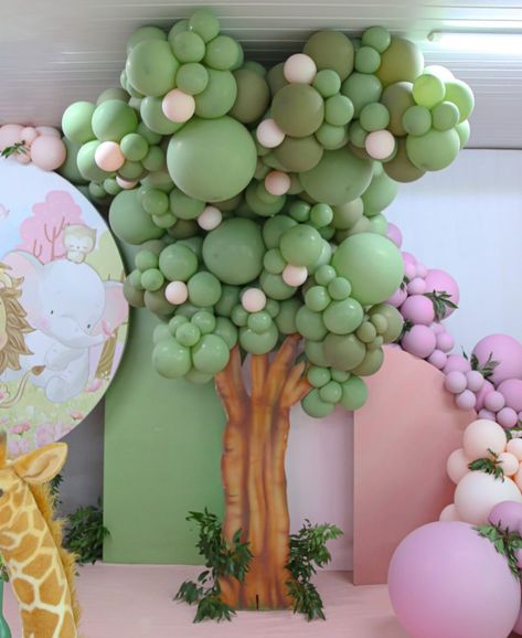 Tree Themed Birthday Party, Balloon Tree Diy, Tree Balloon, Balloon Tree, Fairy Garden Birthday Party, Garden Party Birthday, Garden Birthday, Birthday Balloon Decorations, Fairy Birthday